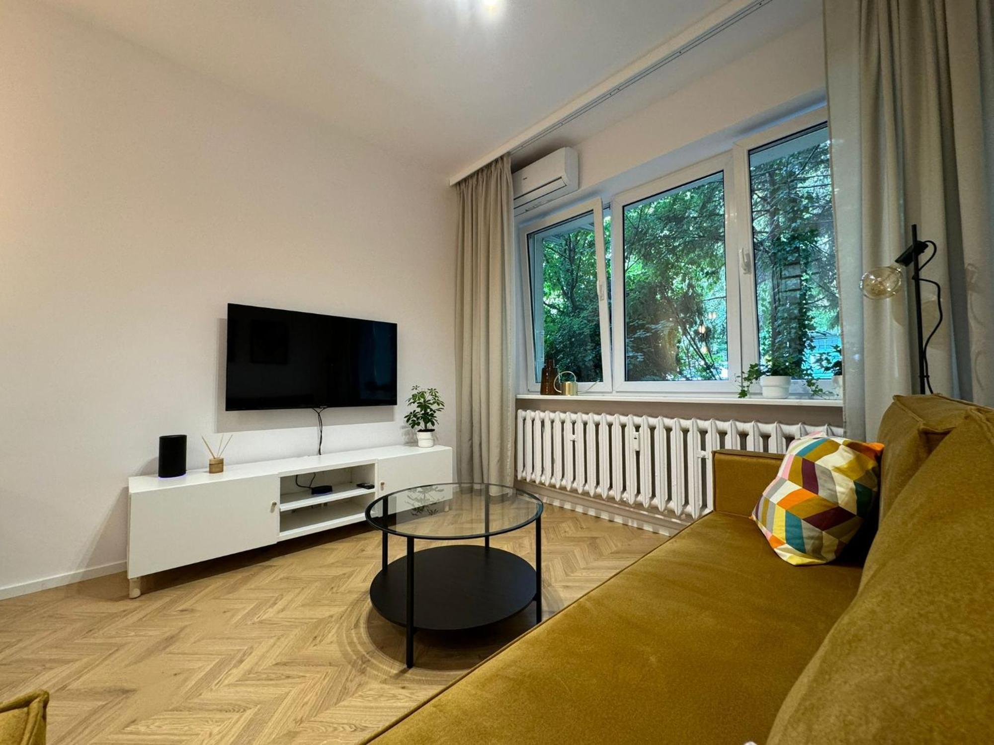 Apartment Swietojanska 49 *
