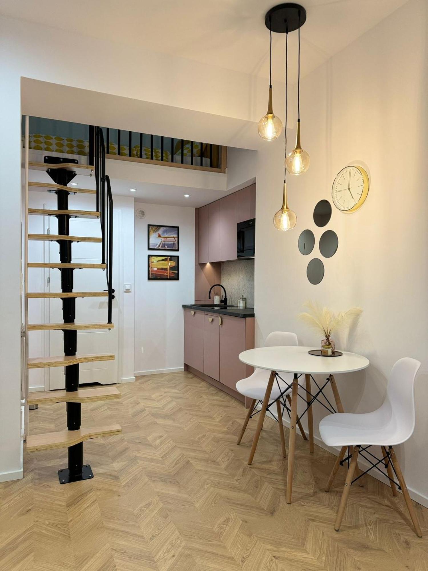 Apartment Swietojanska 49 *